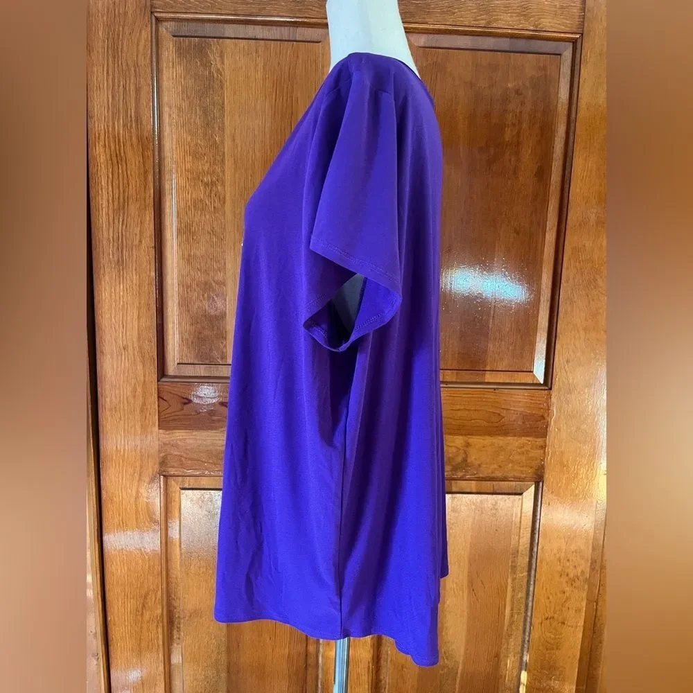 Purple Grommet Neckline Short Sleeve Top NWOT - Picture 2 of 8